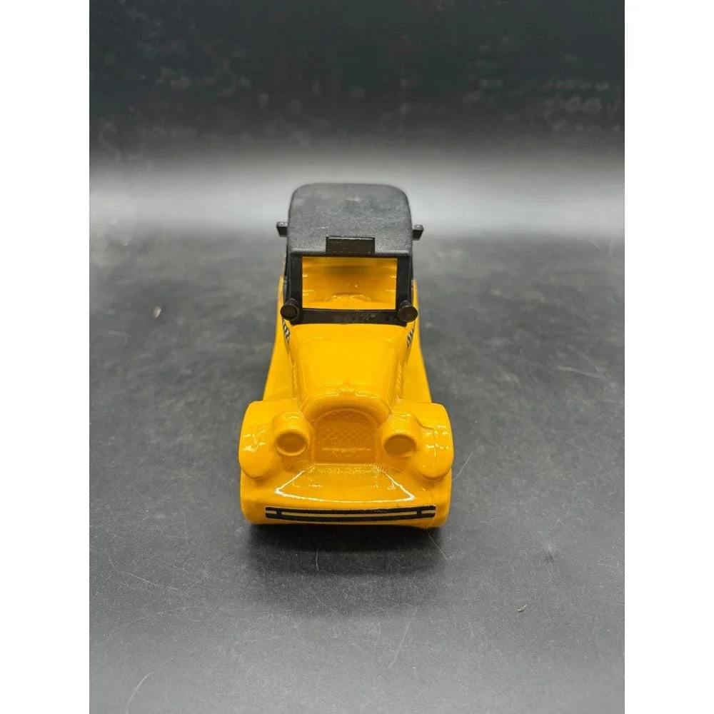 Vntg Avon 1926 Checker Cab Wild Country After Shave Decanter Yellow Taxi Bottle